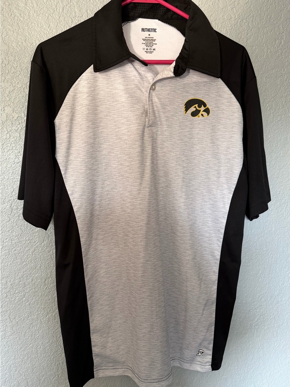 Iowa Hawkeyes Men’s Black & Gray Performance Polo Size M